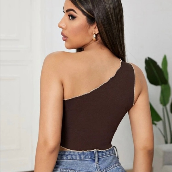 One Shoulder Colorblock Crop Top - Picture 5 of 12